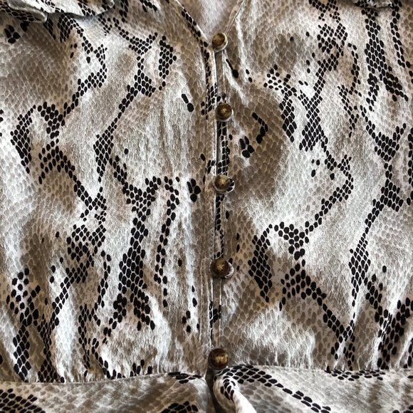 Eye-Catching Snakeskin Flutter Sleeve Tie-Front Blouse by Express XS - Picture 14 of 16